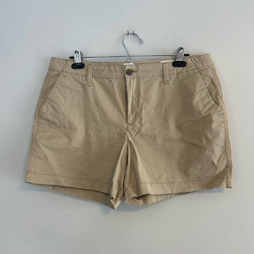 Gap Women's 12 Tan khaki city style Shorts
